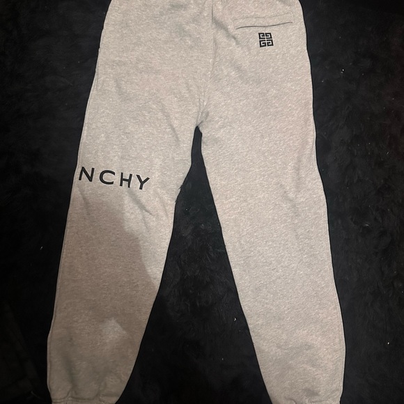 Givenchy - Picture 2 of 2